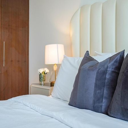 Luxurious Stylish Apartments Across Dubai Mall Burj Khalifa City Views מראה חיצוני תמונה